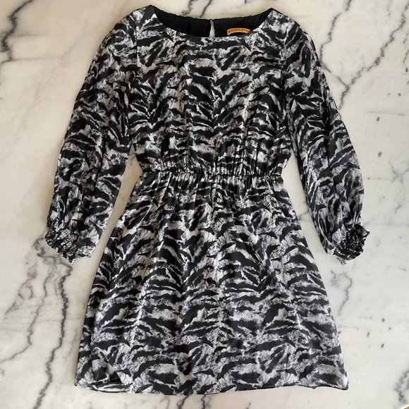 Alice + Olivia Black and White Print Long Sleeve Silk Dress - Picture 4 of 15